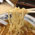 柳の下　末弘軒 - 麺アップ