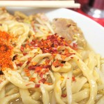 ラーメン二郎 - 粗挽き唐辛子投下～♪