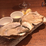 トラットリアチッチョ - 牡蠣もおすすめ、1個３５０円税抜き。