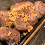 肉バル MEAT'S - トモサンカクとうでミスジ