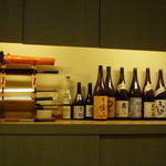 近江懐石 清元 - 包丁の隣には色々なお酒