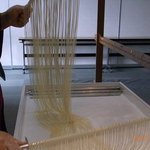 麺ゆう館 - 出来たそうめんを丸めてくださるところ