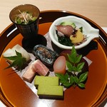 樋口 - 前菜　芹浸し・鯛木の芽寿司・独活香梅煮・蛍烏賊酢味噌和え・鰊昆布巻・生ハムチーズ・豆カステラ・丸十レモン煮