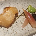 樋口 - 焼物　鰆の西京焼き・伽羅山葵・空豆蜜煮・酢取茗荷