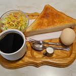 Paseri - コーヒー（330円）、モーニング（バタートースト、ゆで卵、サラダ）
