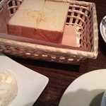 バール　ヴィータ - オルトバターとカッセスのパン