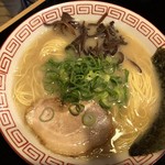 博多長浜らーめん 六角堂 - 料理写真:定番長浜らーめん　680円