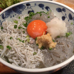 めしの助 - 生しらすと釜揚げしらす丼