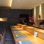 割烹 千代 - 和風モダンなカウンター10席