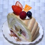 ルージュ・ブランシュ - フルーツロールケーキ
