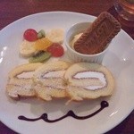 リビング・カフェ - アイスロールケーキ