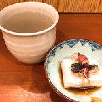酒と魚と手打ち蕎麦 はやし - つきだしのそばの実豆腐