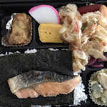 北総焼おにぎり本舗 - のり鮭弁当。