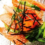 fo-naubisutoro - 炙りサーモンとアボカド丼