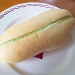 麦屋 - 抹茶のクリームが挟まれたパン