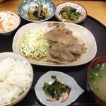 惣菜 おか - ブタのしょうがやき定食490円（第二回投稿分①）