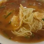 玲瓏閣 - 麺アップ