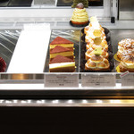 なかたに亭 - ショーケース。