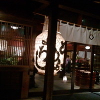 東京 芝 とうふ屋うかい - 入口の提灯です。