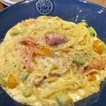 Italian Kitchen VANSAN - アボカドとスモークサーモンのクリームパスタ