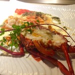 鉄板焼き ステーキ 湛山 - 抽象画に伊勢海老乗っけた