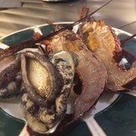 鉄板焼き ステーキ 湛山 - 緊張のおももちのアワビ(笑)