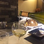 鉄板焼き ステーキ 湛山 - 白ワイン飲みたくなって