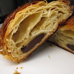 ブラフベーカリー - 【２回目】なかには、チョコがそのまま入ってます。