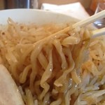 メガガンジャ - 【カラミソラーメン】麺は太くそして縮れてスープが絡んできますね...