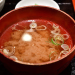 めしの助 - 【海鮮丼（大）@1,800円】味噌汁