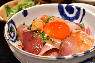 Meshinosuke - 海鮮丼（大）@1,800円：ネタ多め。ご飯少なめで。