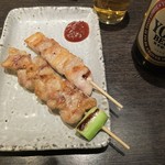 Yourouno Taki - 串焼き2種。（鶏ももと豚ばら）