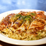 Okonomiyaki Mitchan Sohonten - スペシャル そば入り@税込1,100円：別角度で。