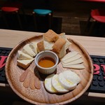 からあげ×イタリアン 大衆酒場まりお - 3種のチーズ盛り　780円