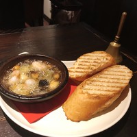 ビストロあじと - やっぱりアヒージョ❤️笑笑 グツグツ