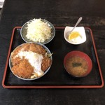 かつどんのかつどん家 - ヒレカツ丼、1134円。大盛、無料。定食、108円。