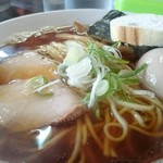 ラーメン 木曜日 - 煮干し正油接写