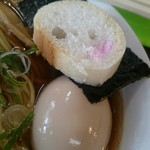 ラーメン 木曜日 - スープを吸わせて食べると美味