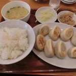 曾さんの餃子 - 焼き餃子定食1090円
