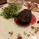 手打ち蕎麦とフレンチの やな木 - ＜2011年12月＞千屋牛とごぼうのロースト、ラズベリーソース、舞茸のリゾットと水菜のサラダ添え