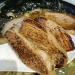 麺屋タカモト - 肴は炙ったチャーシューがイイ～♪