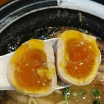 麺屋タカモト - 味玉内部