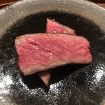 肉割烹 上 - シャトーブリアン。絶妙な火入れが素晴らしく軽くお塩で頂くが、ずっと噛み続けていたくなる。
