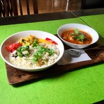 スプーンソング - チェティナッドチキンとベジプラオプレート 1,400円