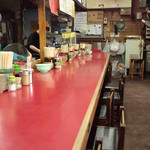 Daruma Ramen - 内装は木造の小屋って感じの大衆食堂的な簡素な造り。