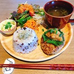 ウッドペッカーカフェ - 料理写真:日替わりランチプレート   800円税込
おろしそハンバーグプレート