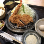 Katsu Ando Katsu - 海老フライ盛合せランチ♪ 920円
                        (ご飯・味噌汁・キャベツおかわり自由)