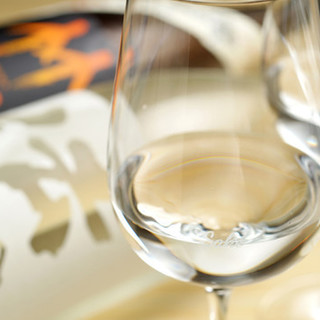 We offer a wide selection of sommelier-selected wines and local sake from all over Japan.