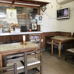 丸八 - 店内