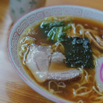 宝来家 - "拉麪（もろこしのきりむぎ）"、叉焼（×やきぶた〇にぶた）